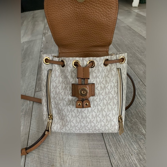 Michael Kors Viv extra small backpack - Picture 3 of 7